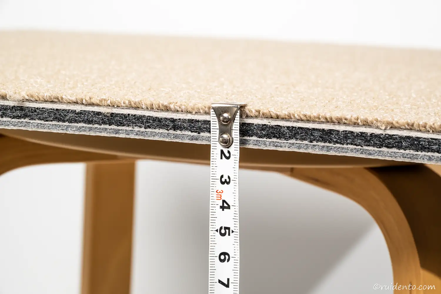 実際に測ってみても1.7cmほどの厚みを確認