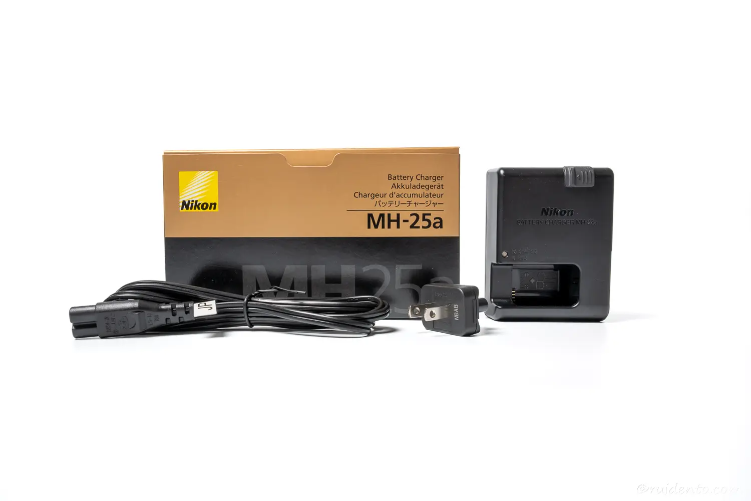 ニコン純正バッテリー充電器MH-25aをレビュー