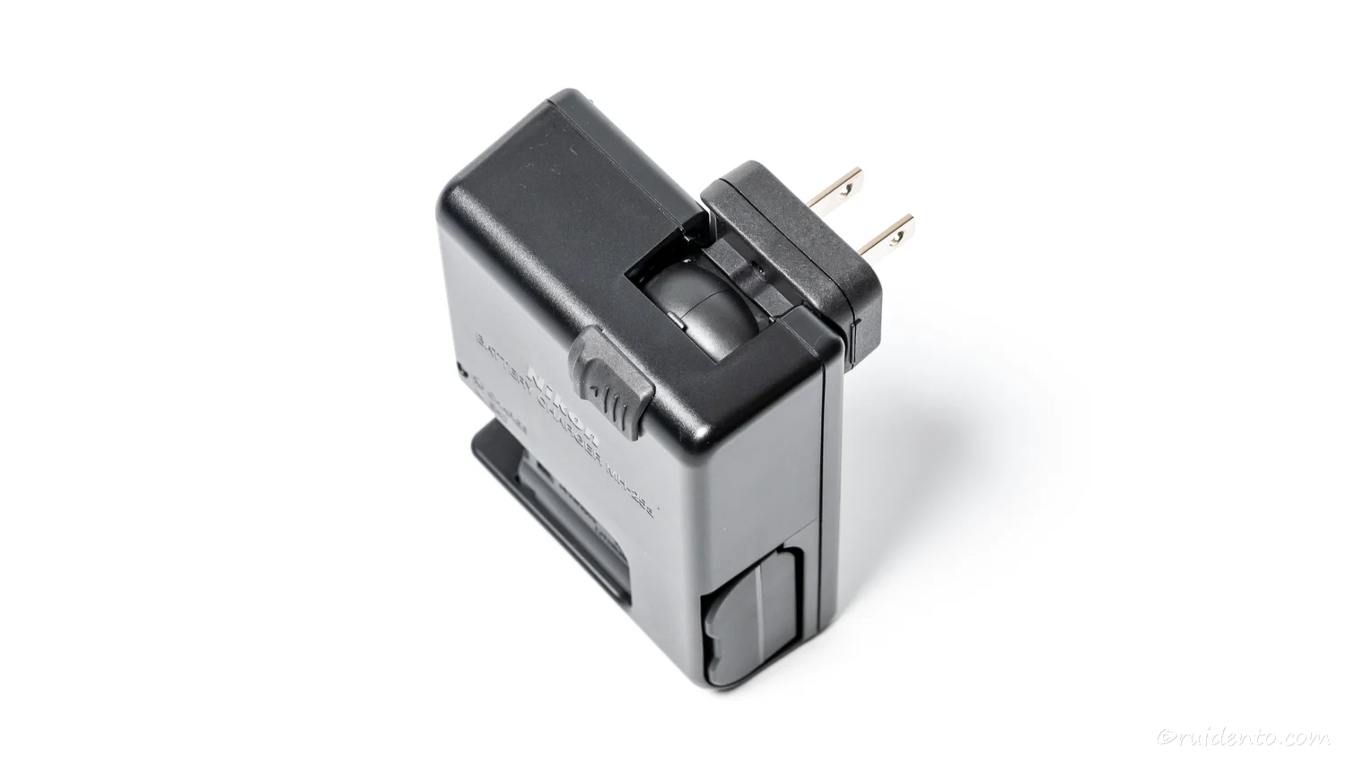 プラグを垂直に