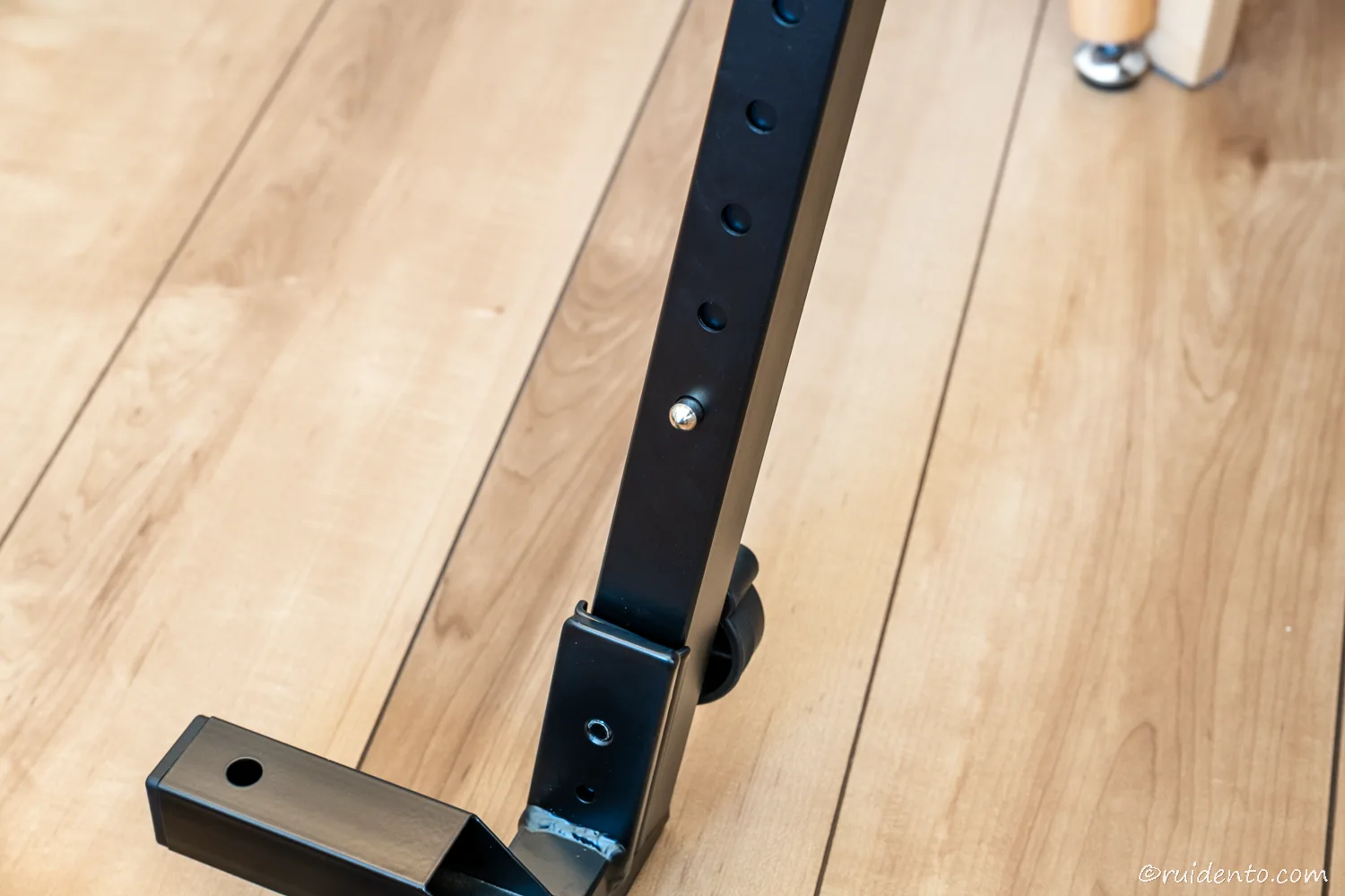 穴にカチッとはまる形で固定