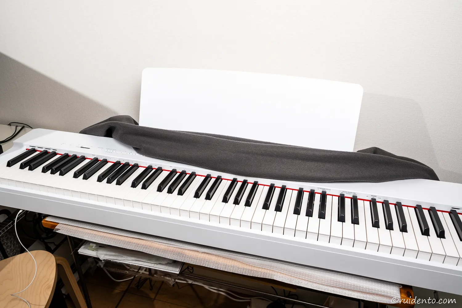 カバーをめくればすぐに演奏できる仕様