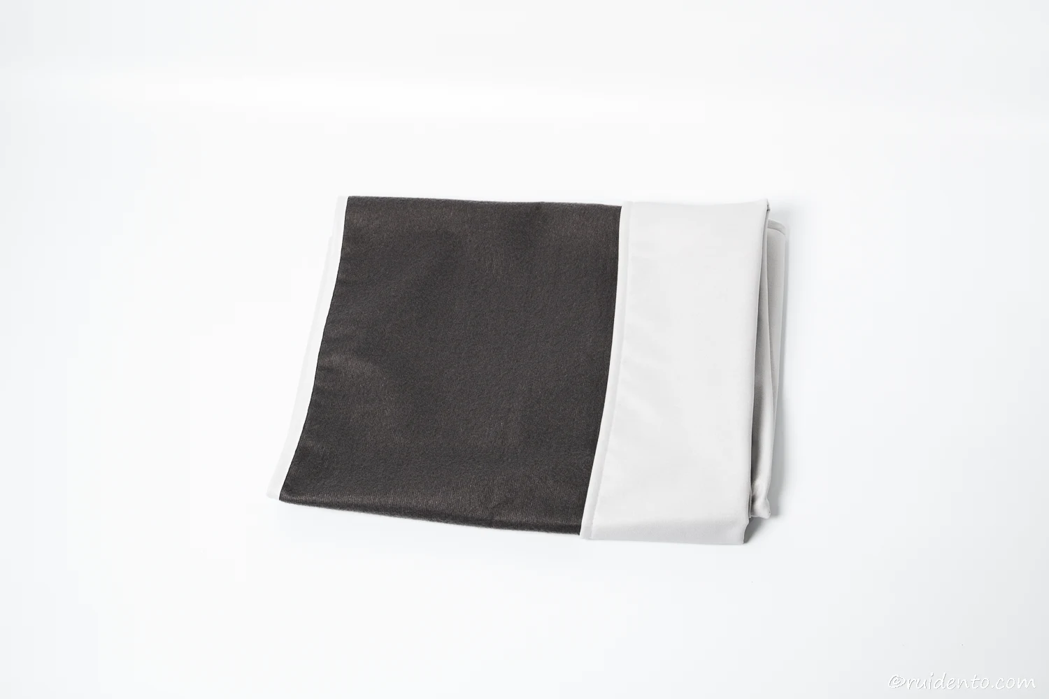 電子ピアノカバーの外観デザインと質感