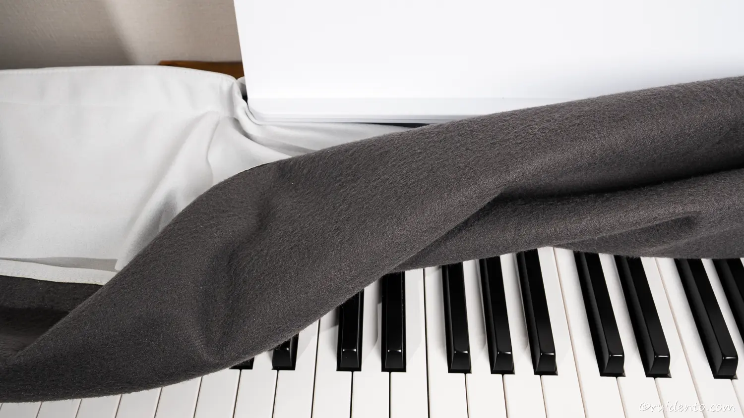 ヤマハ P-225に合う電子ピアノカバー｜ホコリ対策と見た目を両立