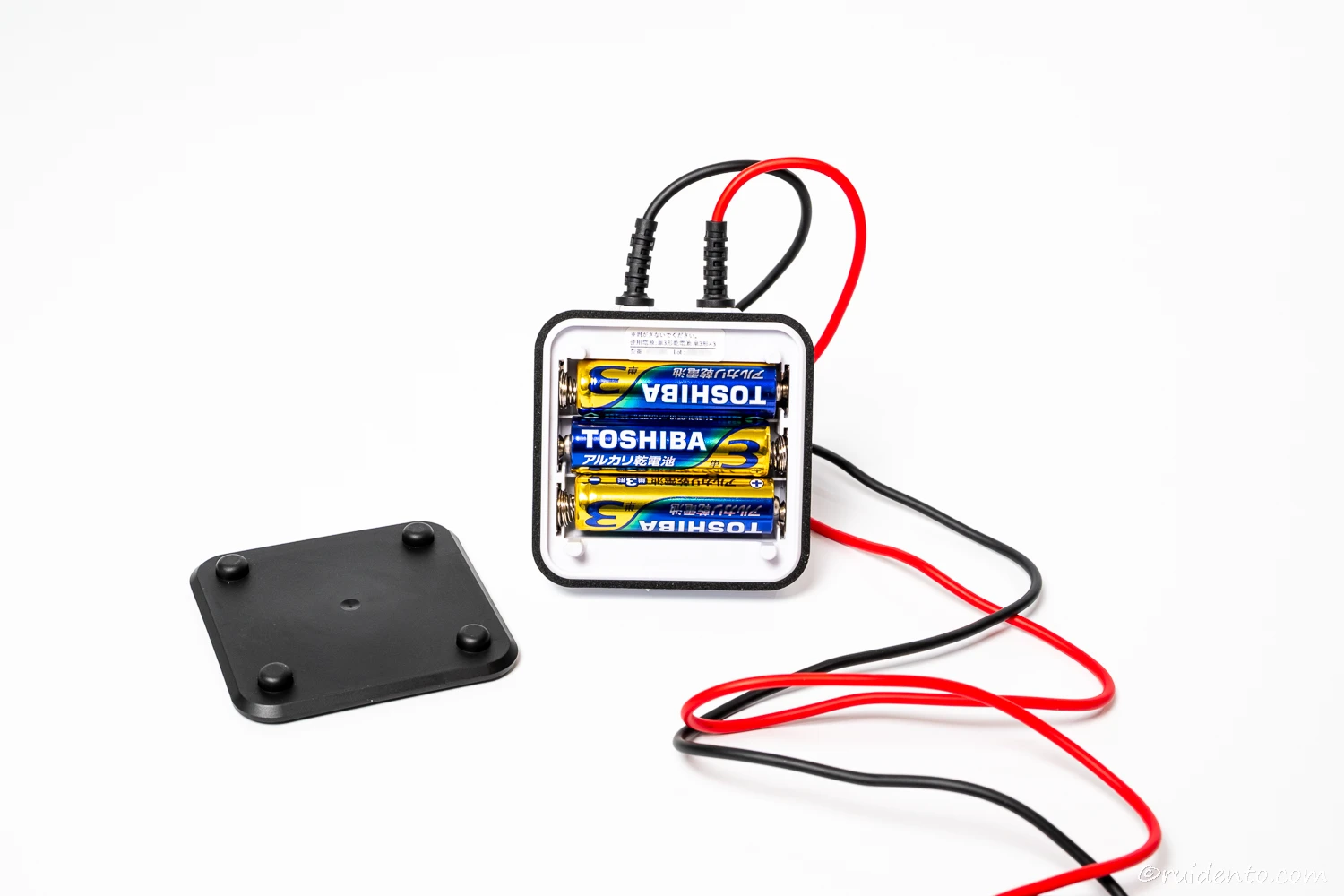 中には乾電池が3本入っている