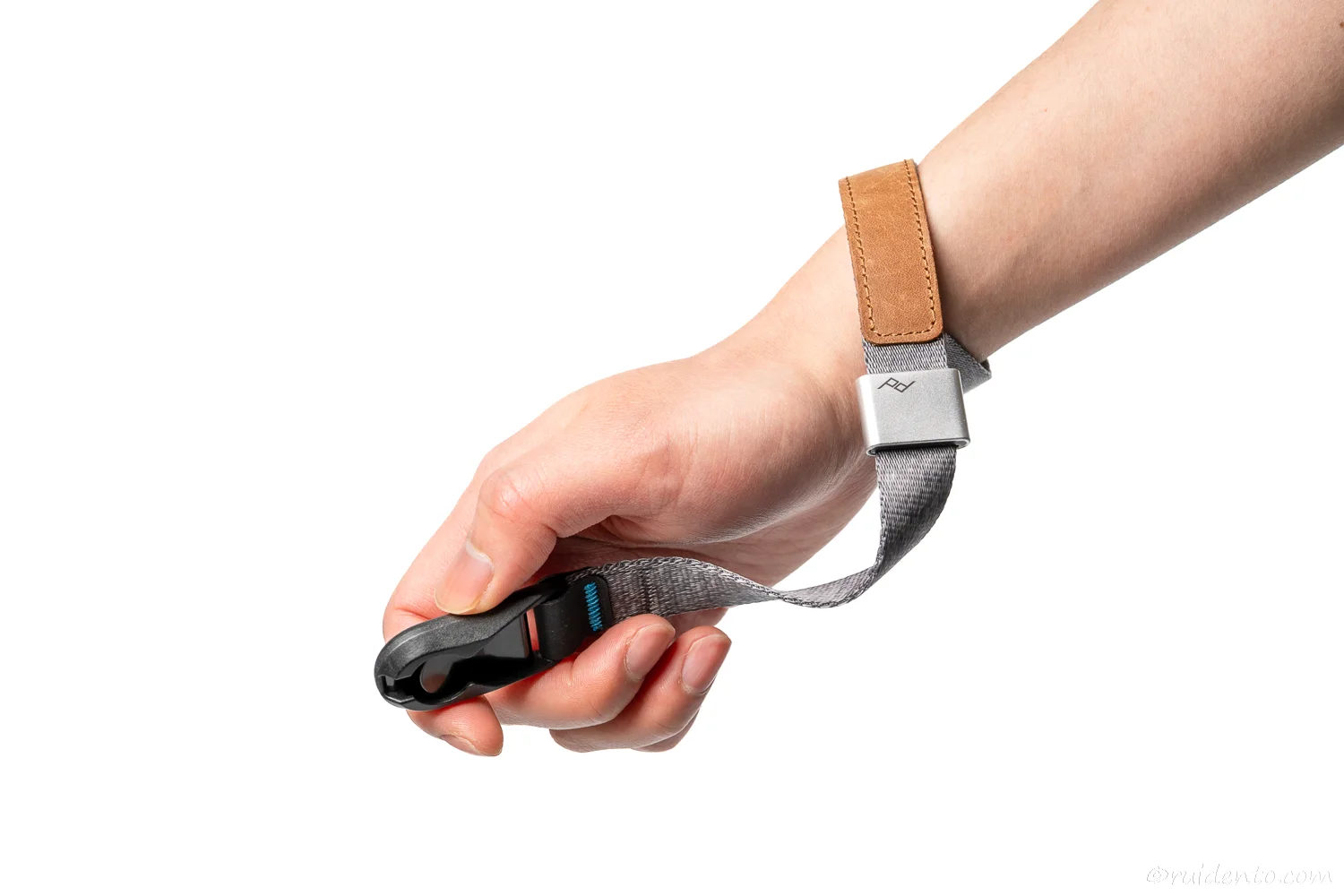 【レビュー】ピークデザインのカフリストストラップを使い続けている理由