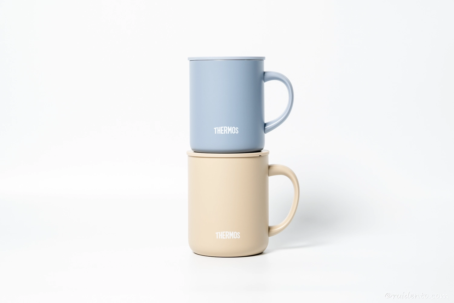 スタックして収納できる