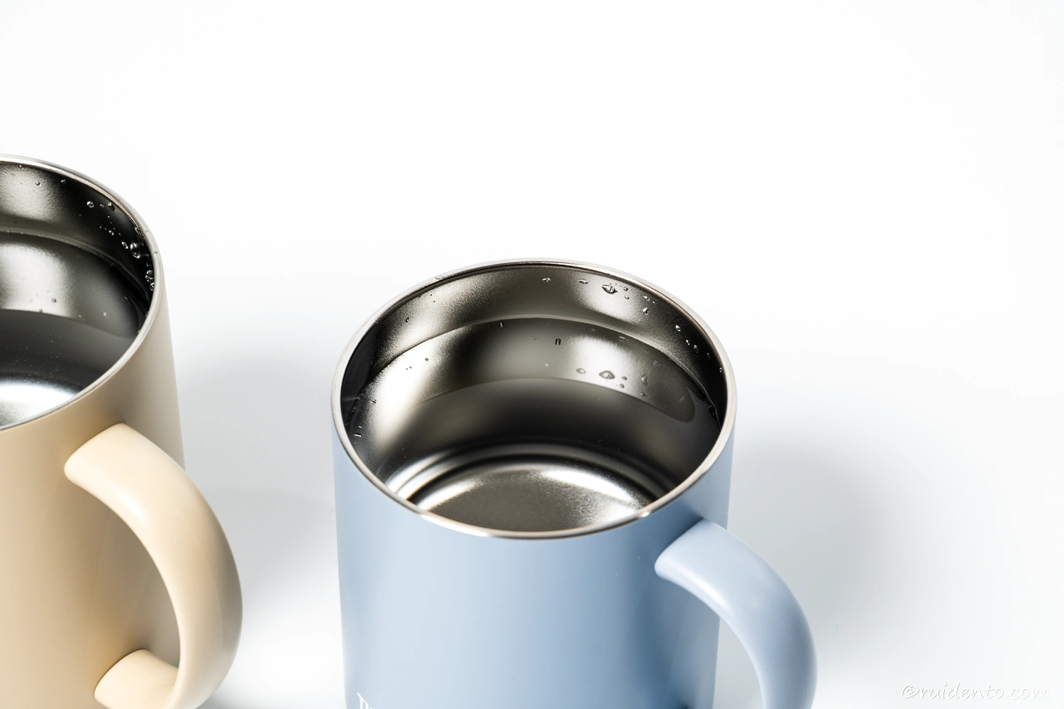 結露しにくく、デスク周りが汚れない