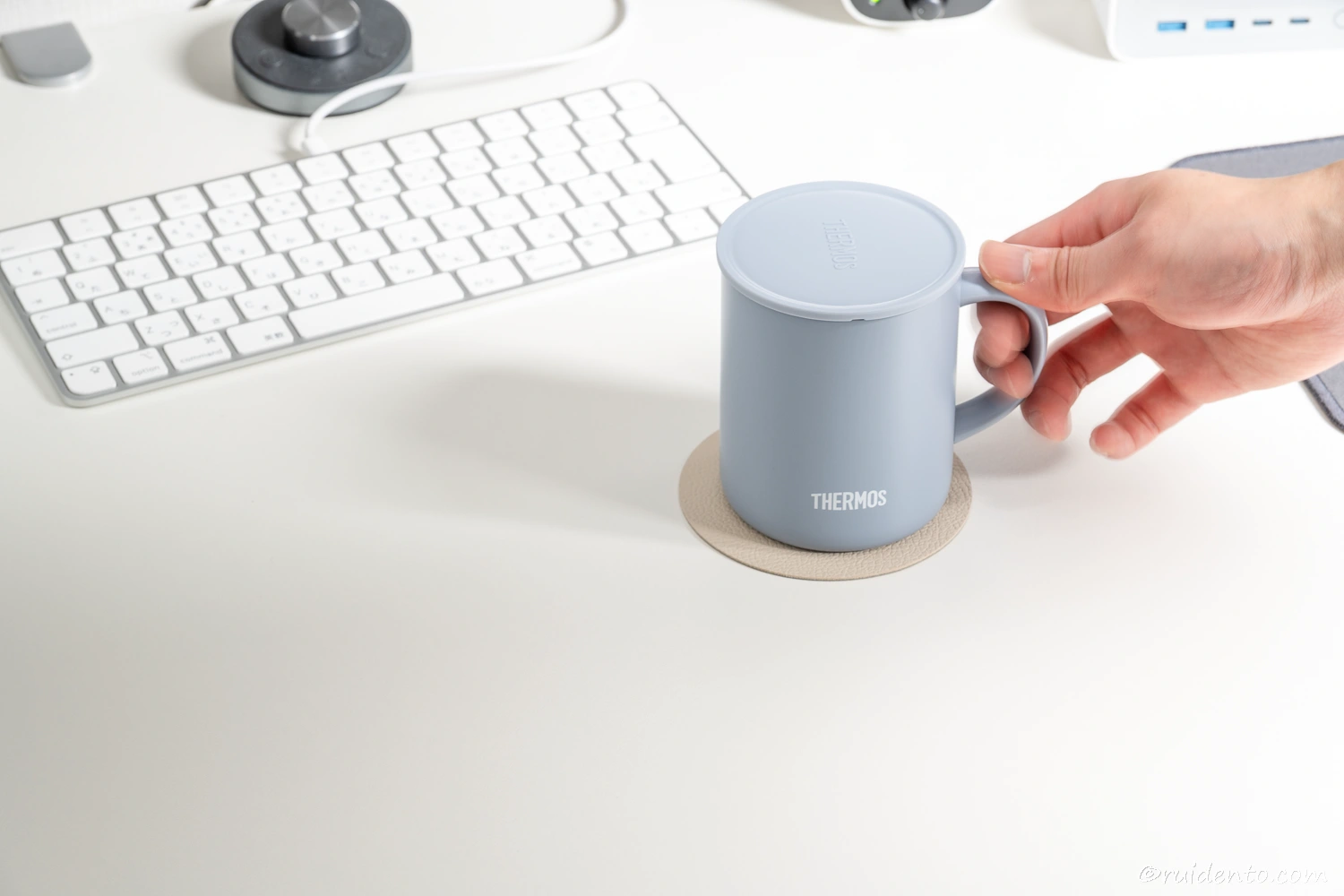 自然と馴染む取っ手付き