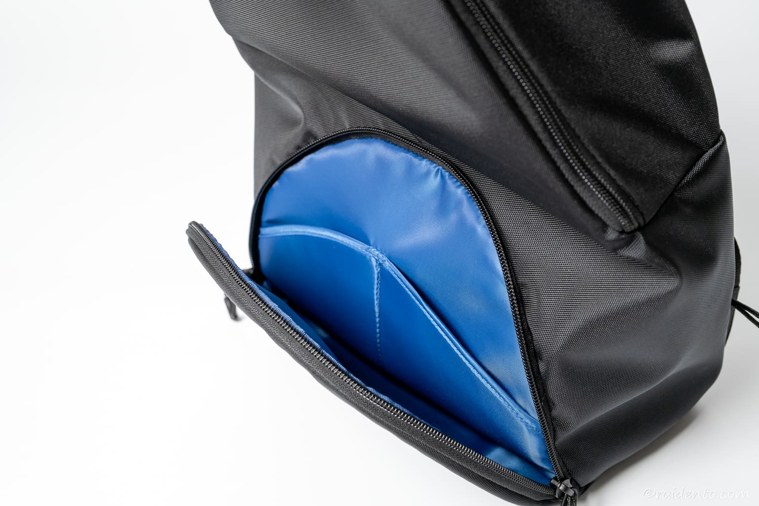 フロントポケット