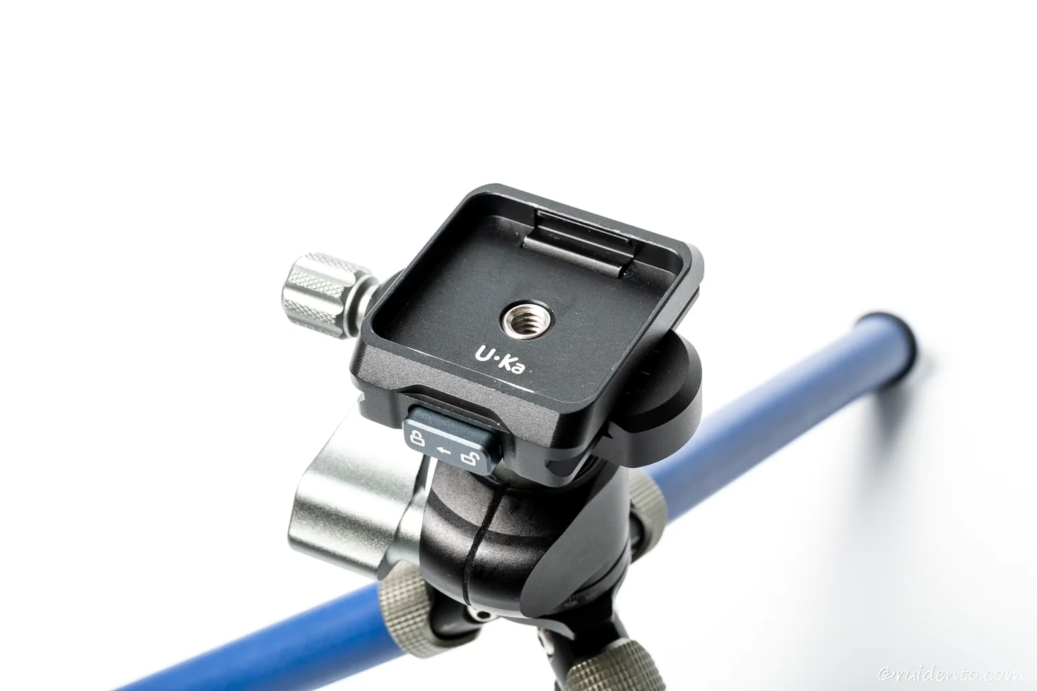 ミニ三脚にクランプを取り付け