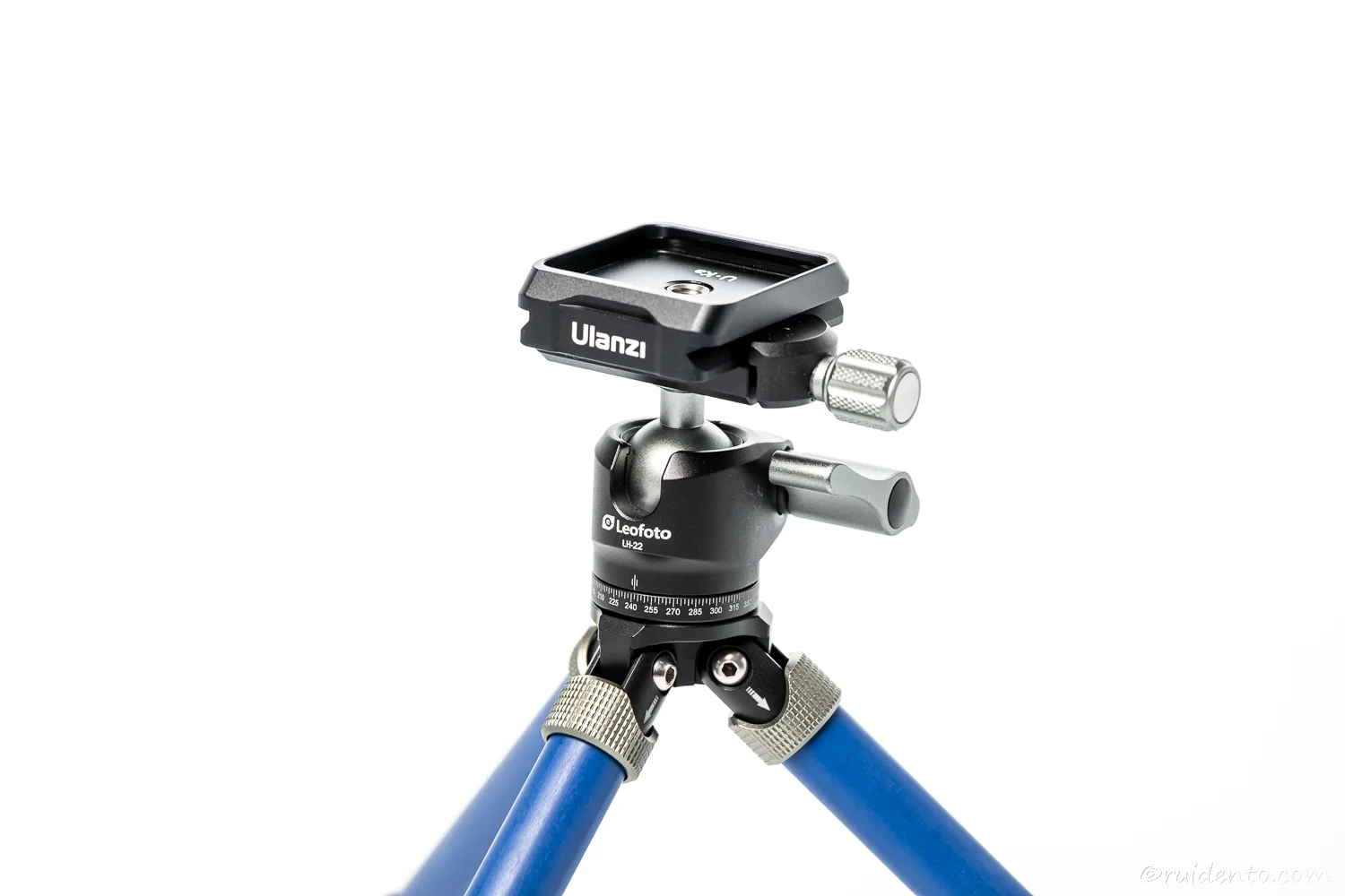 ミニ三脚に取り付けて実際に使ってみた