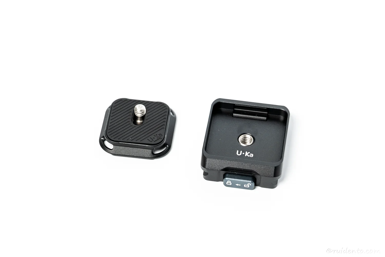 クイックリリースプレートとクイックリリースクランプ。