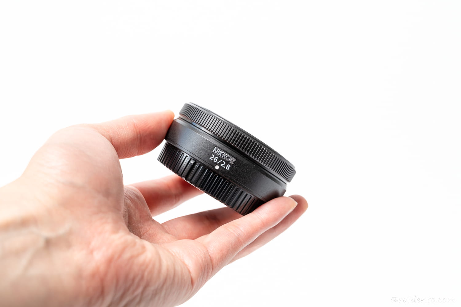 NIKKOR Z 26mm f/2.8のサイズ感