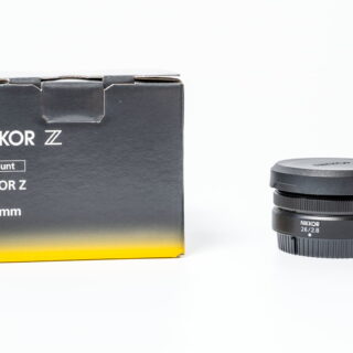 NIKKOR Z 26mm f/2.8の開封レビュー｜フルサイズカメラをコンデジ化する1本